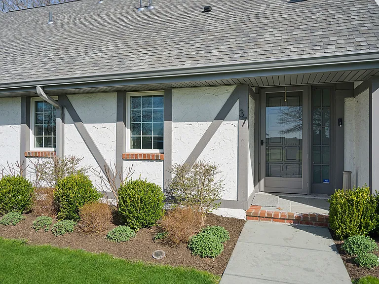 10 Leland Ln #37 — Photo 4