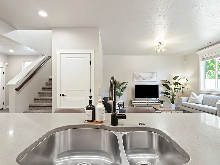 2700 E Clarene Dr — Photo 11