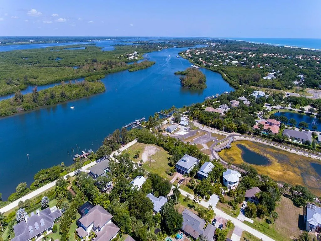 1075 Morningside Dr — Photo 4