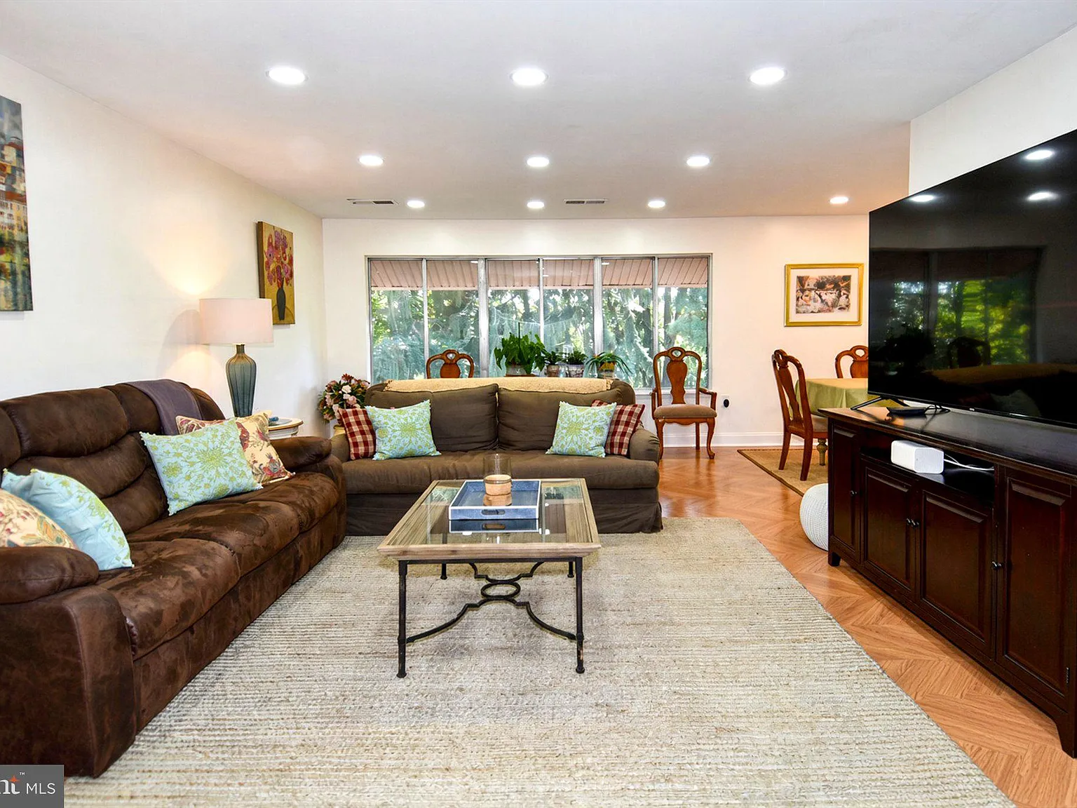 3 bed, 2.0 bath, 1455 sqft, $2,490 — Photo 2