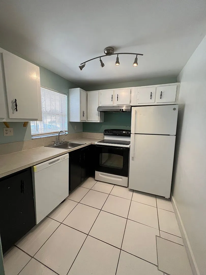 Charming Unit Apartment in Lauderhill — Photo 4