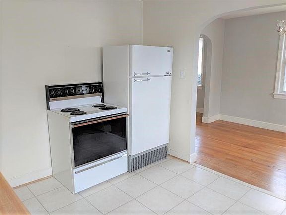 5th image of 221 Fleming Ave NW