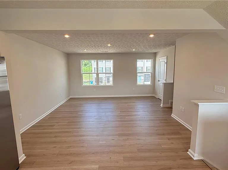 4028 Hemlock Ct — Photo 11