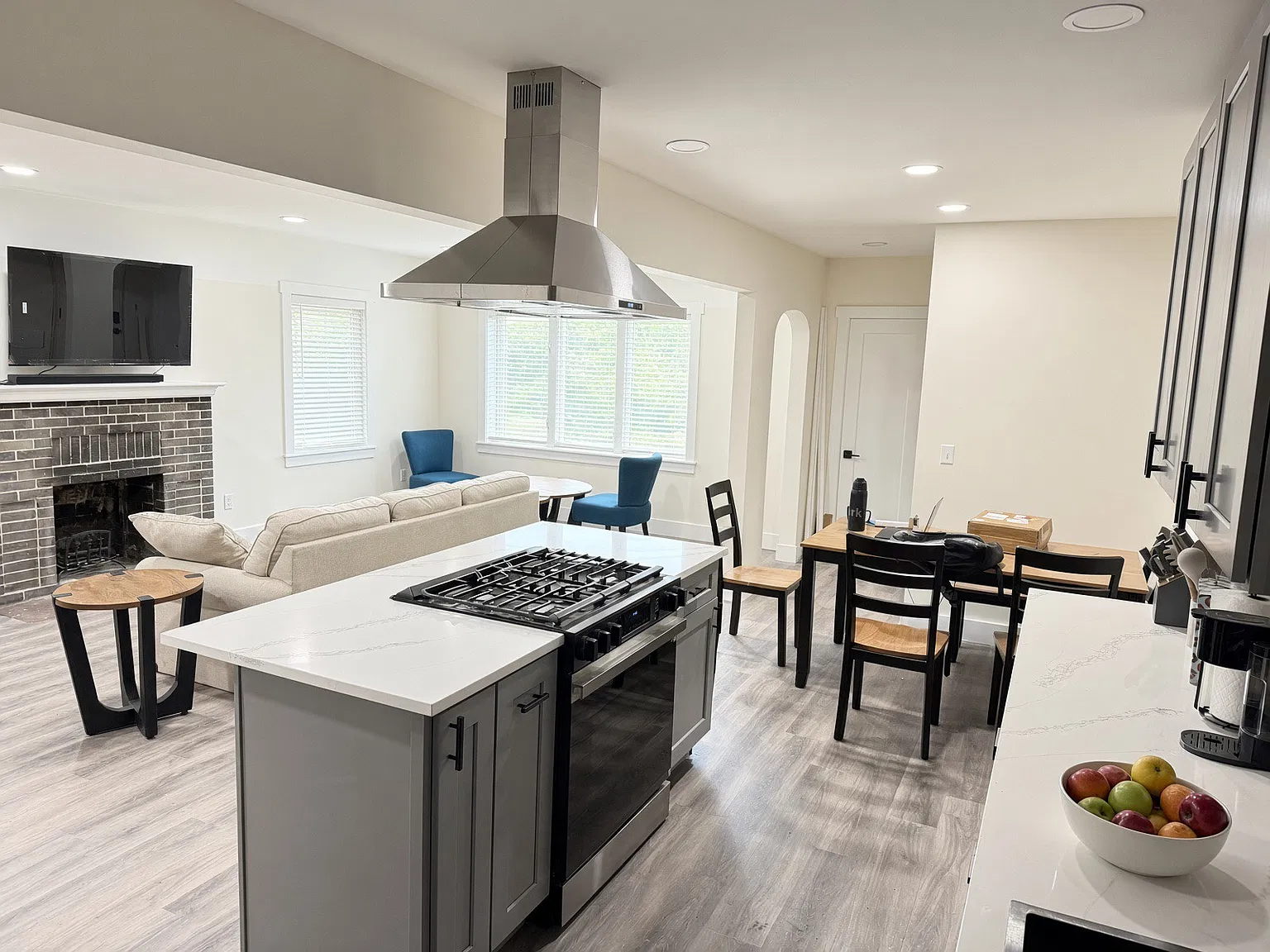 2 bed, 1100 sqft, $3,000 — Photo 4