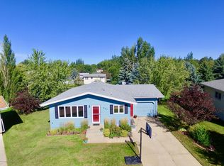 865 Bighorn Dr, Dickinson, ND 58601