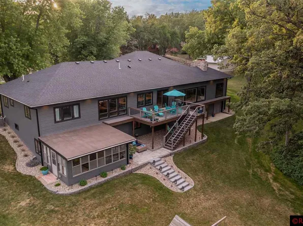 425 W Amber Lake Dr, Fairmont, MN 56031