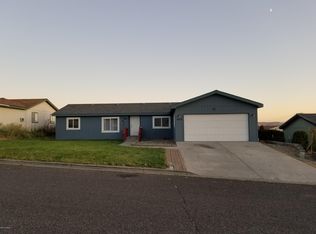 6402 Hilltop Dr, Yakima, WA 98901