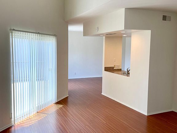 4th image of 909 N San Vicente Blvd APT 201