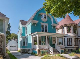 2753 N Hackett Ave, Milwaukee, WI 53211