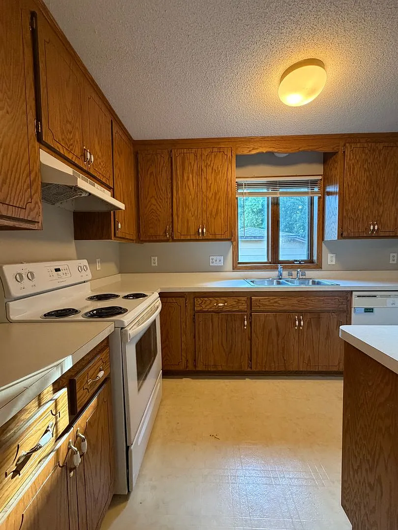 Sunray Circle SW — Photo 4