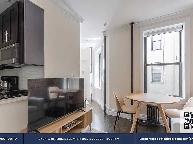 239 Elizabeth St #5 — Photo 4