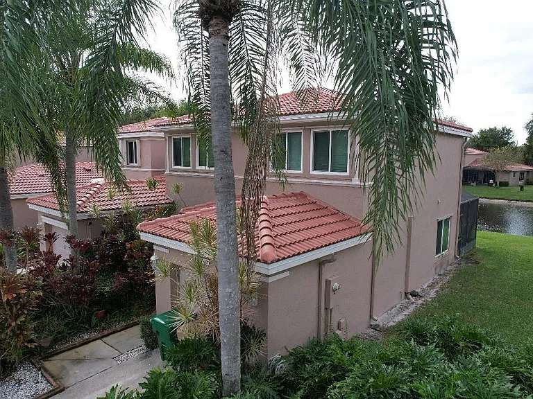 1741 SW 109th Ter — Photo 1