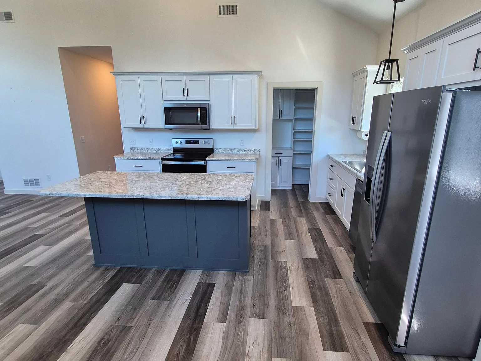2 bed, 1200 sqft, $2,495 — Photo 3
