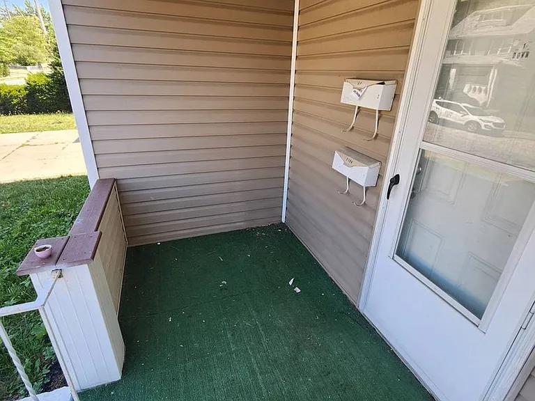 974 Royal Rd — Photo 15