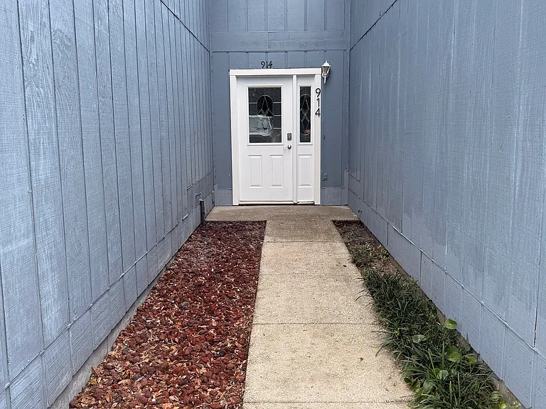 914 Tokalon Ct — Photo 1