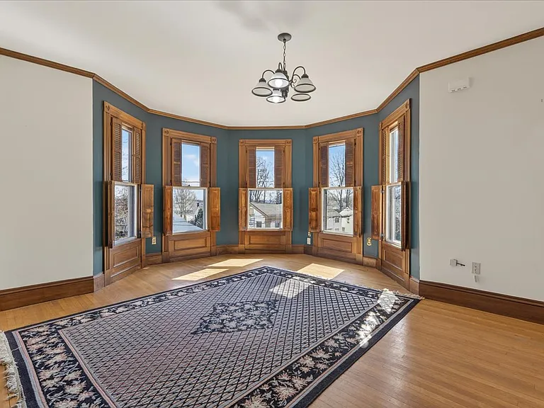 31 Franklin St #B — Photo 3