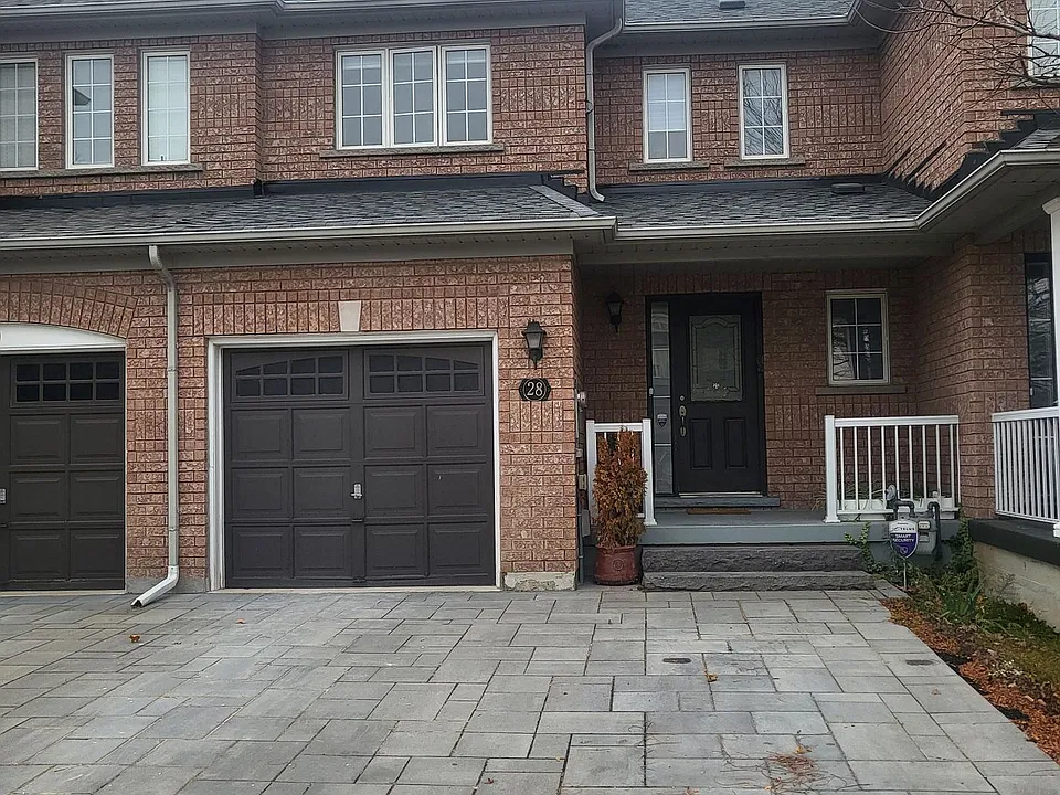 28 Spring Valley Ct S
