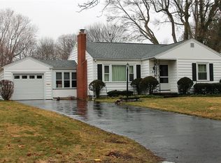 89 Cornwall Ln, Rochester, NY 14617