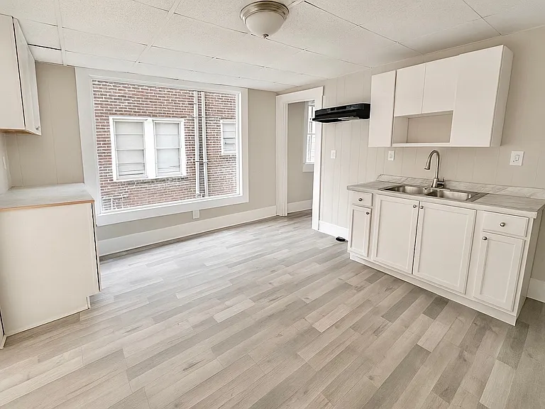 316 44th St #B — Photo 3