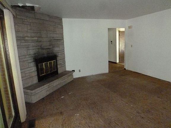 4th image of 15439 E End St