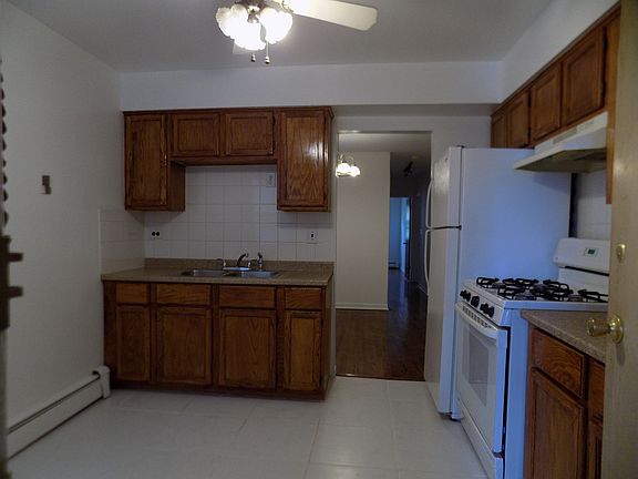 2nd image of 7542 N Oakley Ave APT 3E