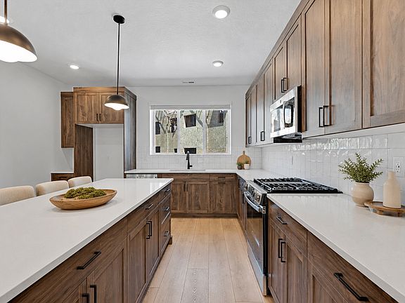 4th image of 850 E Maplehurst Dr #113