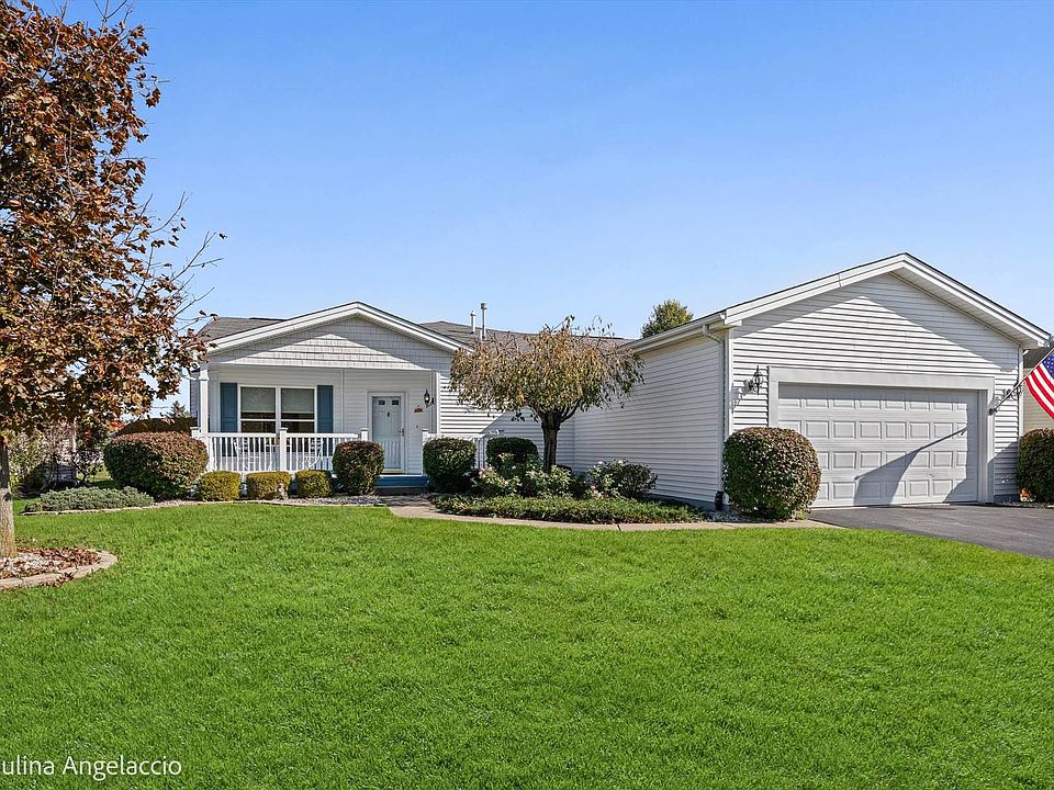 1st image of 19 Rocking Horse Ln