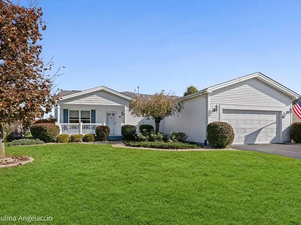 19 Rocking Horse Ln, Grayslake, IL 60030