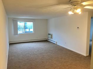 19 Old Carriage Rd APT 3, West Warwick, RI 02893