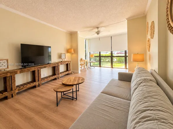1000 Parkview Dr, Hallandale, FL