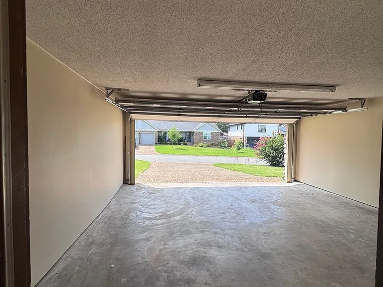 1115 Briar Creek Rd — Photo 63