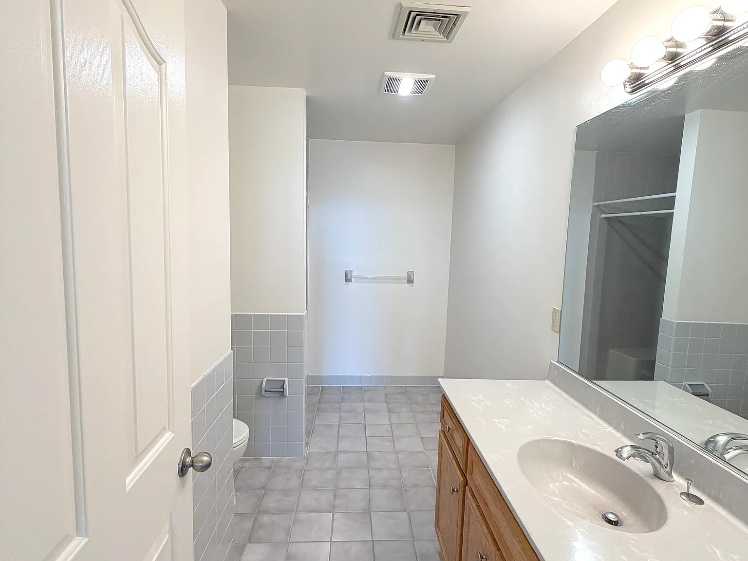 2 bed, $1,835 — Photo 4