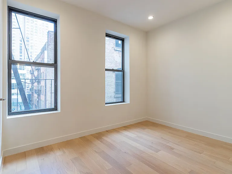 1762 1st Ave #3R — Photo 3