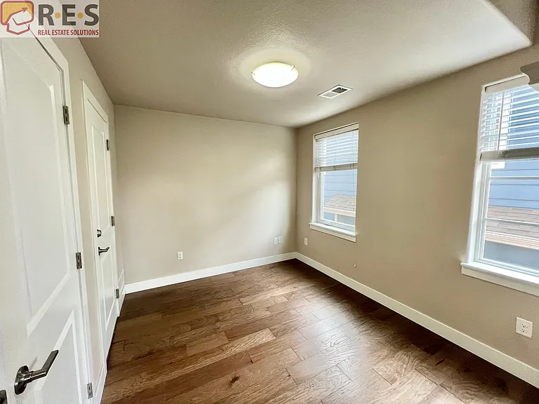 2945 Lawrence St — Photo 5