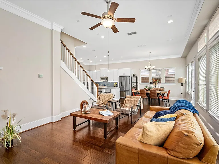 1407 Devonshire Manor Ln — Photo 15
