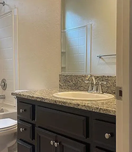 2316 N Divisadero St — Photo 6