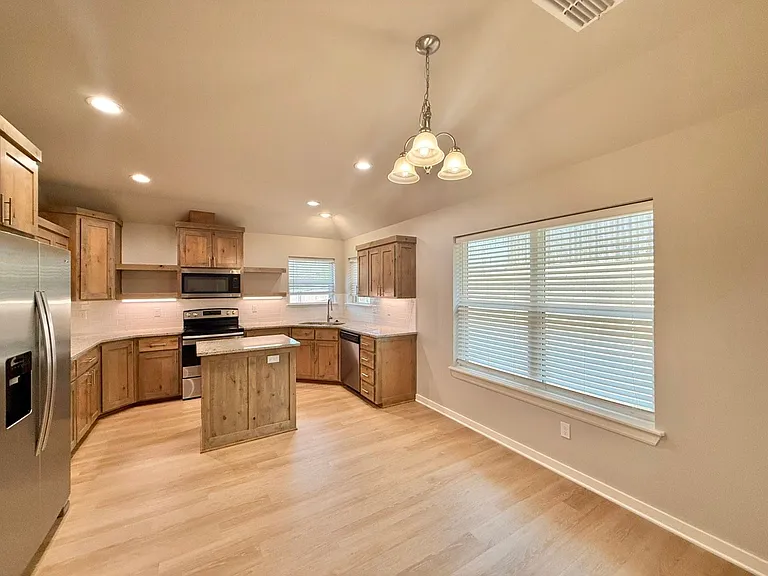 4822 FM 346 E — Photo 5