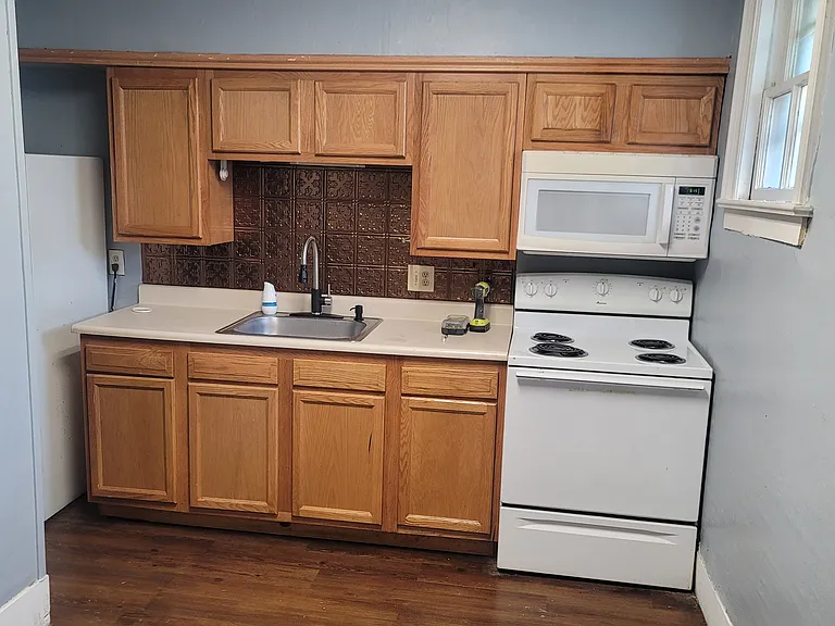164 Allen St #3 — Photo 6