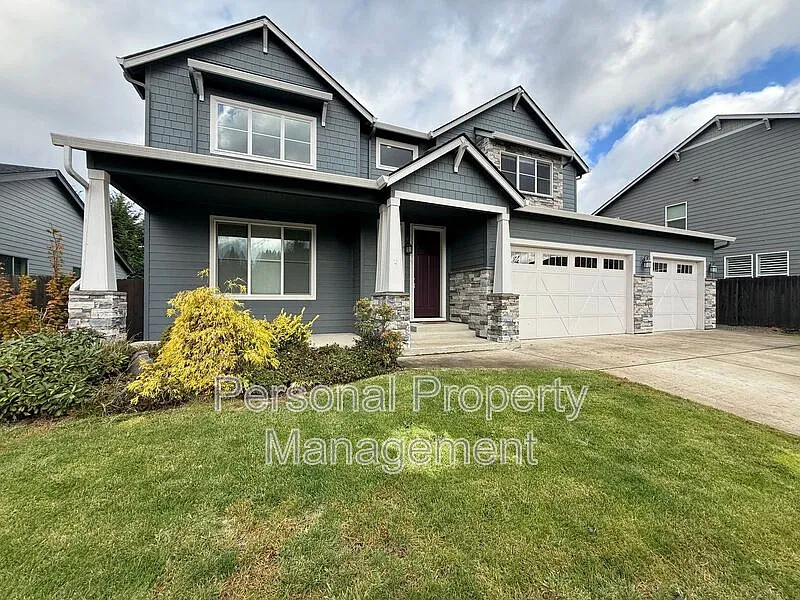 5 bed, 2.5 bath, 2903 sqft, $3,295 — Photo 2