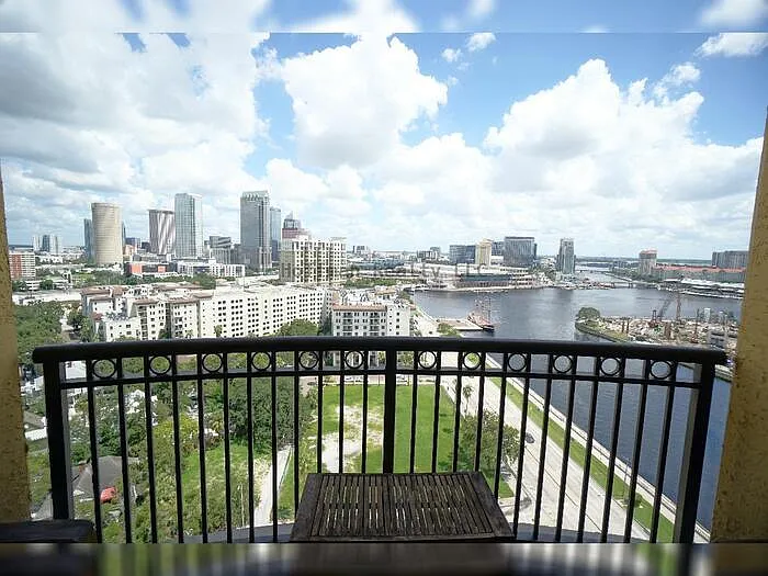 345 Bayshore Blvd #1810 — Photo 2