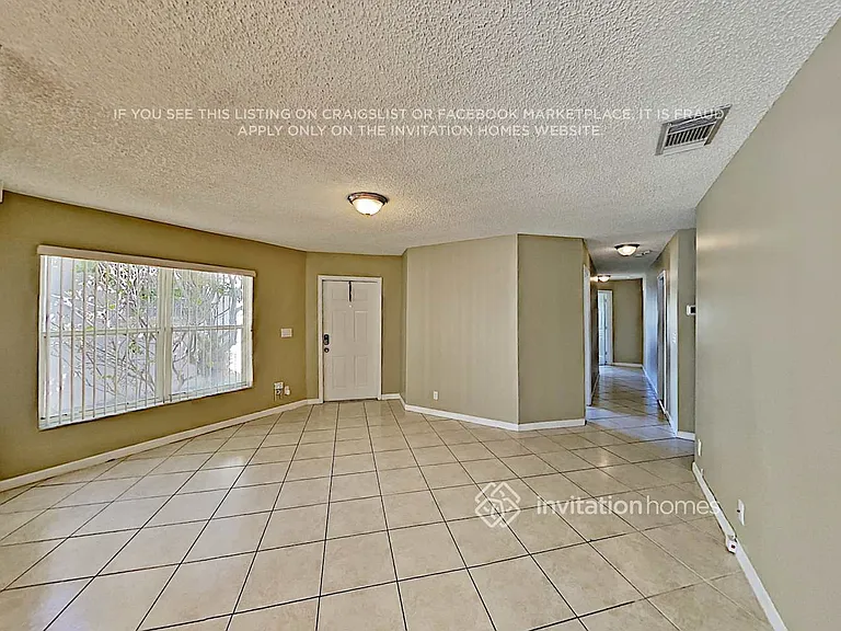 1156 Rialto Dr — Photo 3