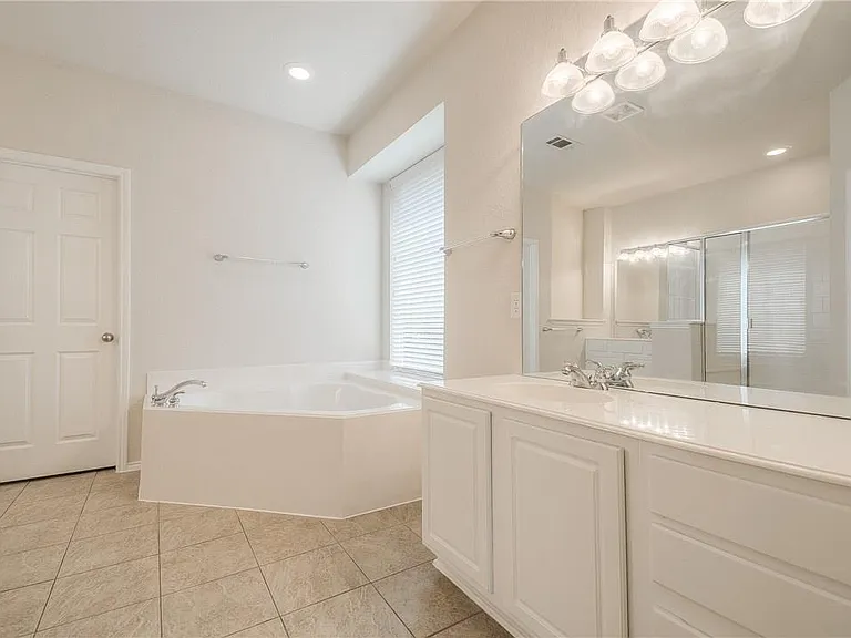 2338 Falcon Point Dr — Photo 11