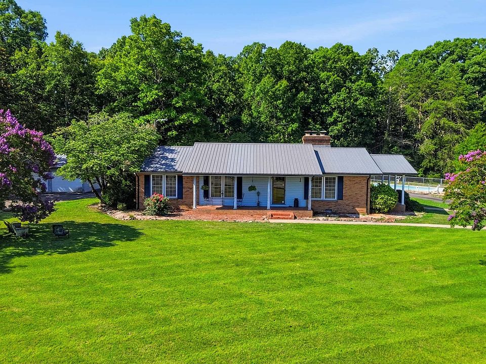 1st image of 828 Ferry Rd