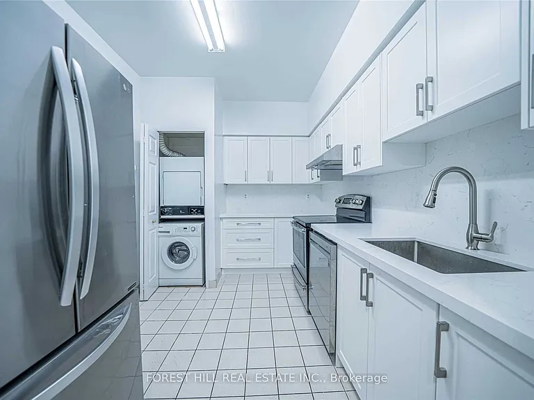 18 Lee Centre Dr #Penthouse 109 — Photo 28