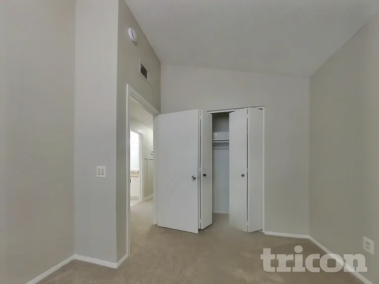 6340 W Mercer Ln — Photo 13