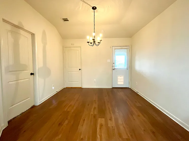 1058 Stone Br — Photo 12