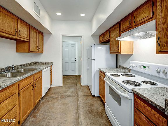 3rd image of 1009 E Halcyon Rd