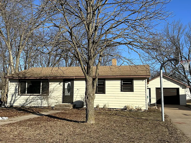 136 Elmwood Ln — Photo 1