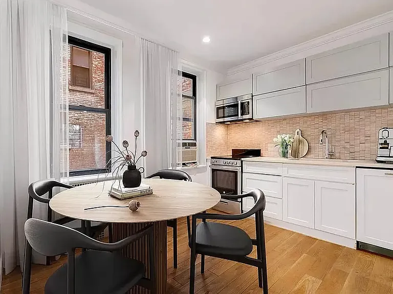 421 W 21st St #1A — Photo 3