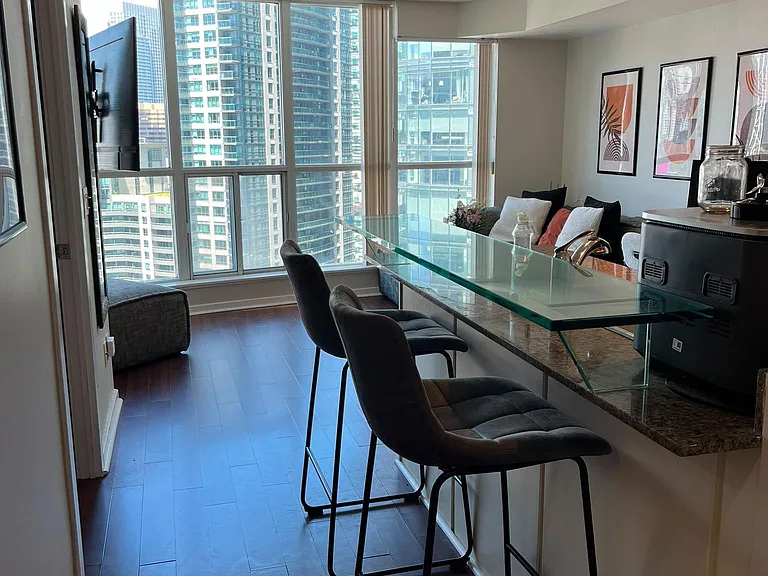 8 York St #1913 — Photo 9
